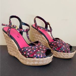 American Eagle Summer Wedge Sandals Sz 7 *